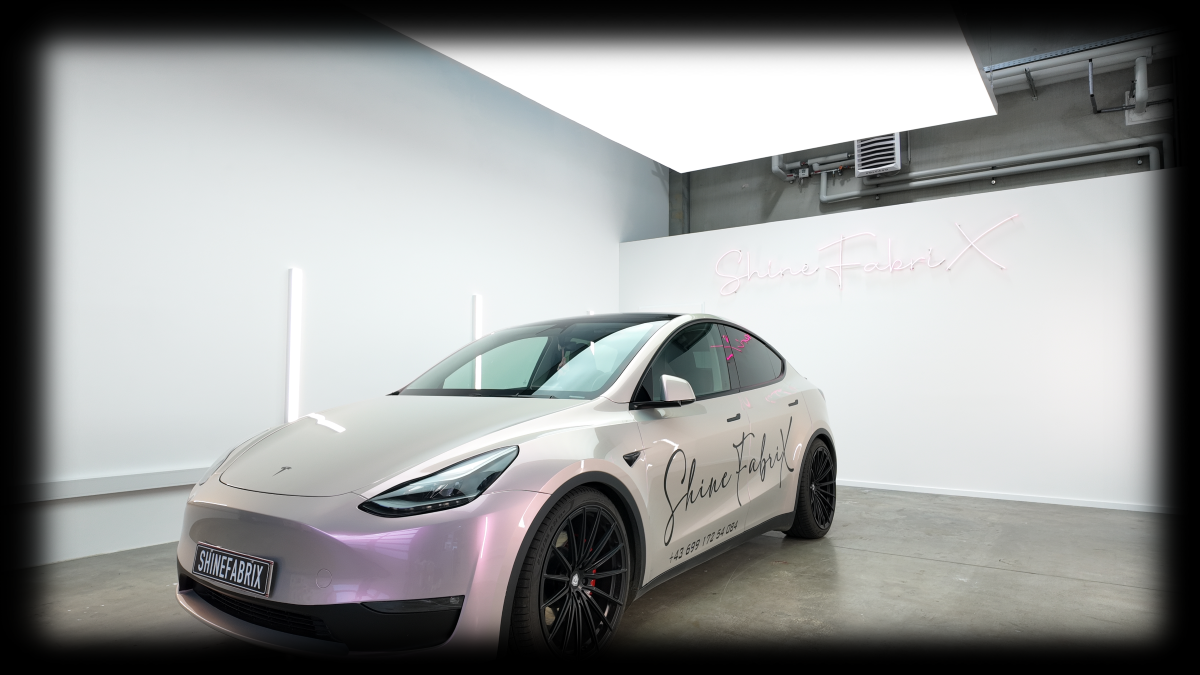 Detailansicht eines professionell folierten Sportwagens